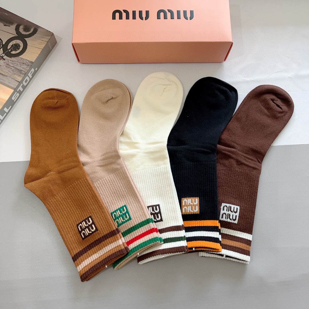 配包装【一盒5双】
miumiu · 缪缪 高品质。新款网红长筒袜子❗️ins明星网红推荐❗️火爆至极。