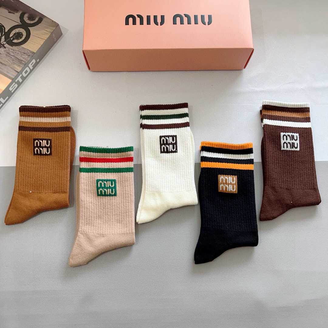 配包装【一盒5双】
miumiu · 缪缪 高品质。新款网红长筒袜子❗️ins明星网红推荐❗️火爆至极。