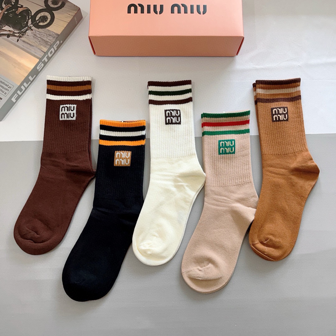 配包装【一盒5双】
miumiu · 缪缪 高品质。新款网红长筒袜子❗️ins明星网红推荐❗️火爆至极。
