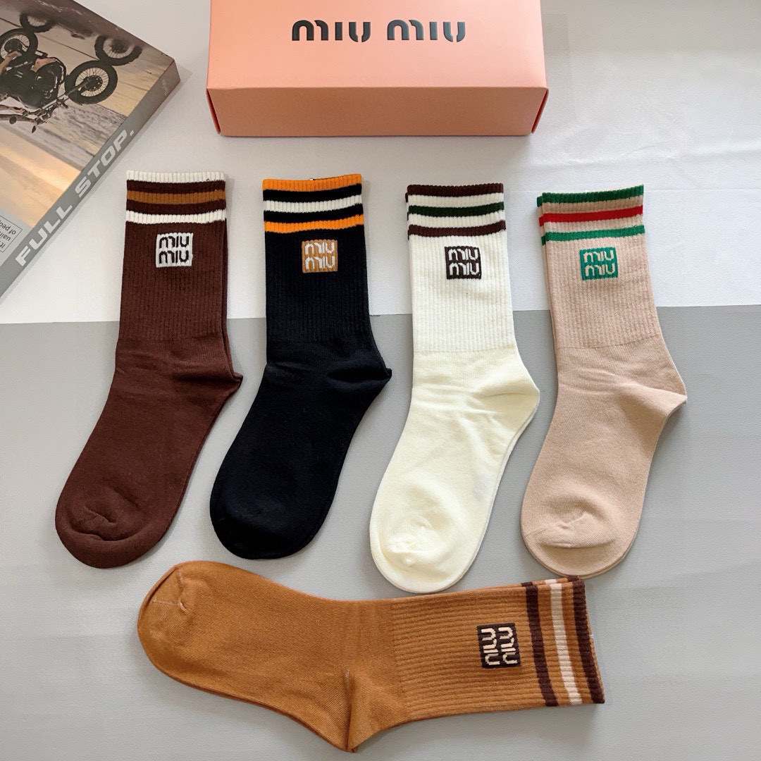 配包装【一盒5双】
miumiu · 缪缪 高品质。新款网红长筒袜子❗️ins明星网红推荐❗️火爆至极。