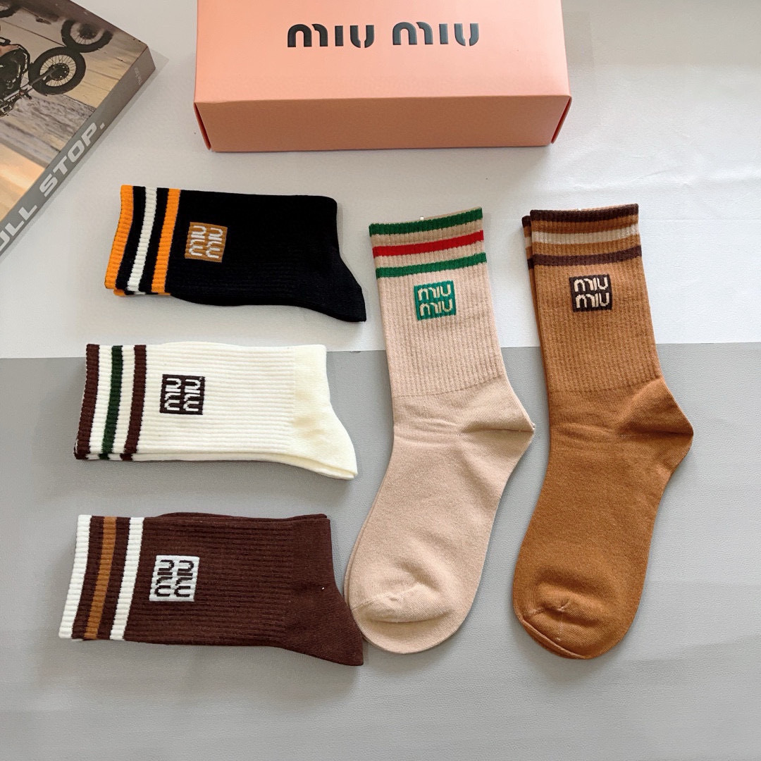 配包装【一盒5双】
miumiu · 缪缪 高品质。新款网红长筒袜子❗️ins明星网红推荐❗️火爆至极。