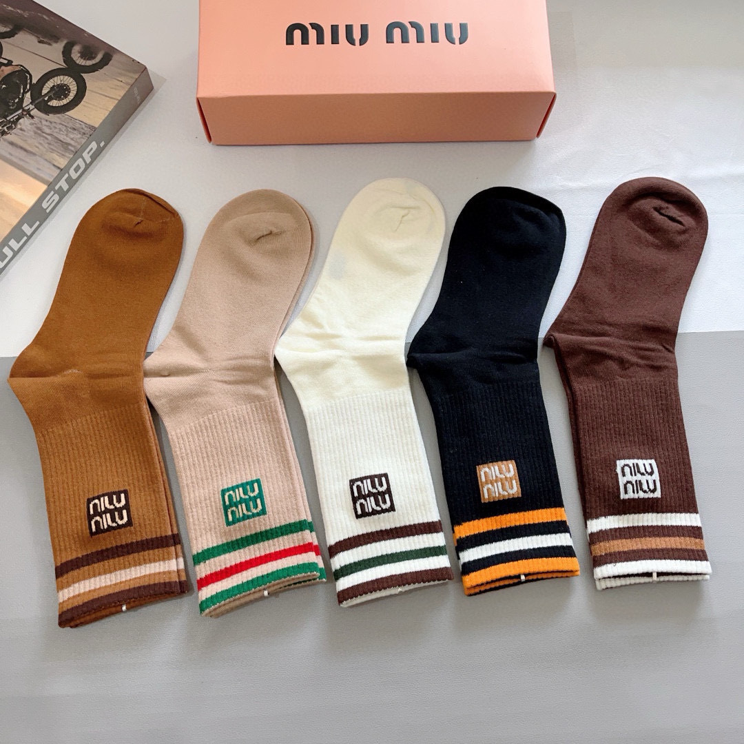 配包装【一盒5双】
miumiu · 缪缪 高品质。新款网红长筒袜子❗️ins明星网红推荐❗️火爆至极。