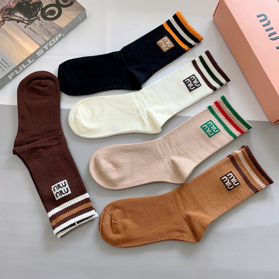 配包装【一盒5双】
miumiu · 缪缪 高品质。新款网红长筒袜子❗️ins明星网红推荐❗️火爆至极。
