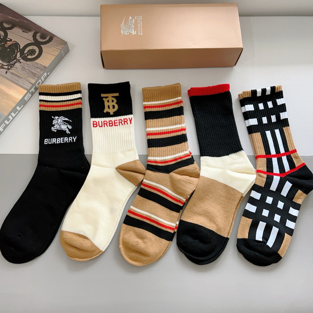 配包装（一盒5双）
🌟Burberry 巴宝莉 超火爆小单品，男女通用袜子，纯棉面料，潮人必备  爆款格