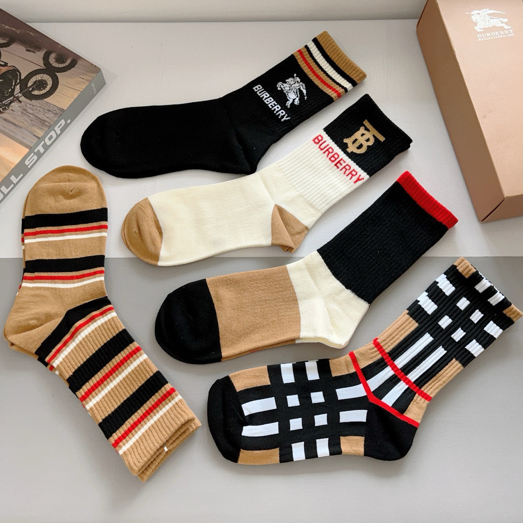 配包装（一盒5双）
🌟Burberry 巴宝莉 超火爆小单品，男女通用袜子，纯棉面料，潮人必备  爆款格