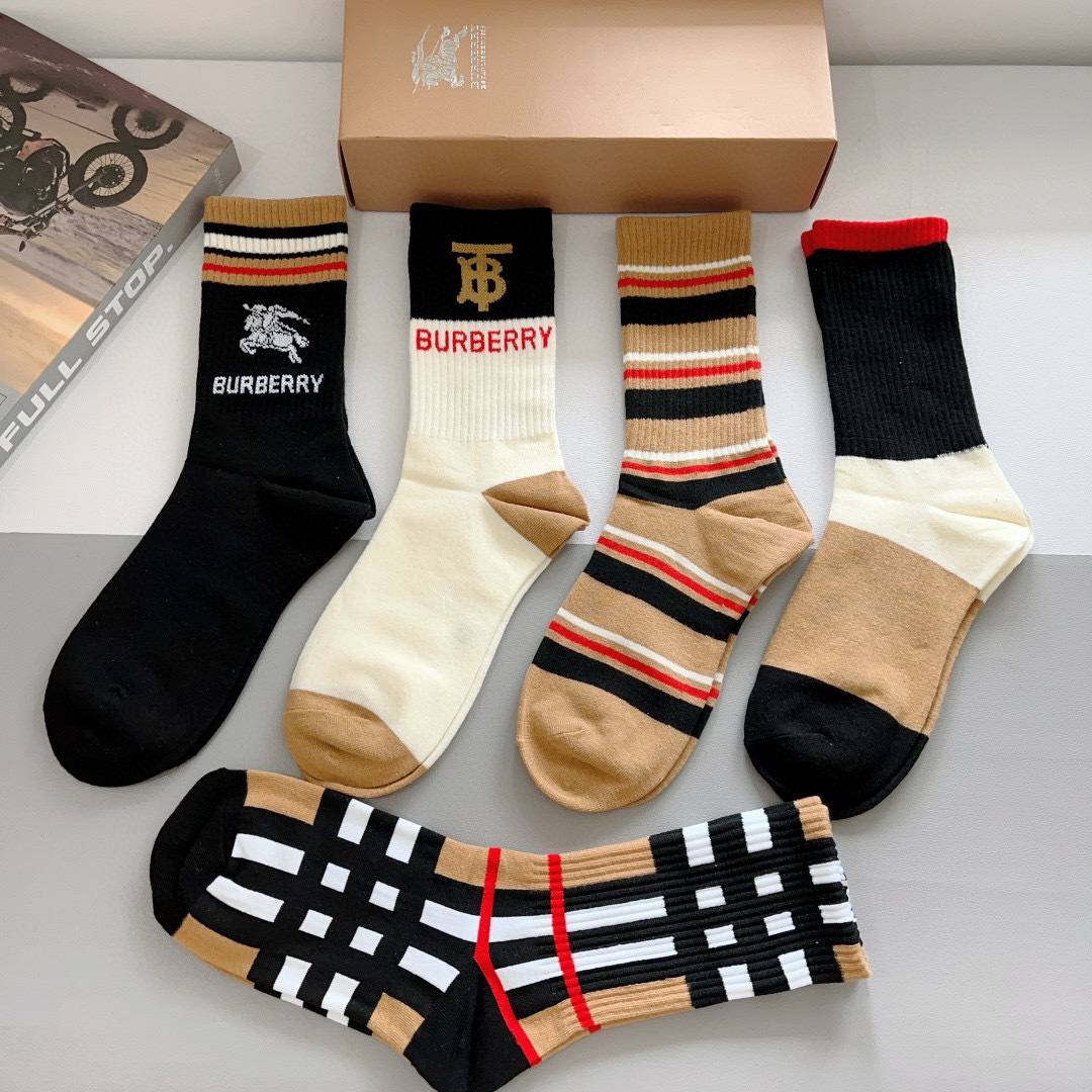配包装（一盒5双）
🌟Burberry 巴宝莉 超火爆小单品，男女通用袜子，纯棉面料，潮人必备  爆款格