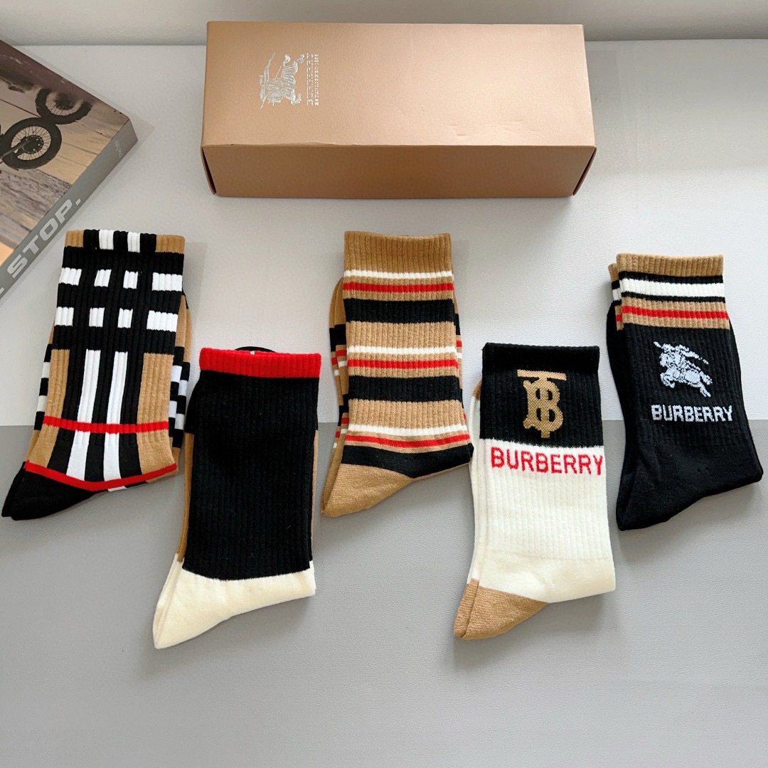 配包装（一盒5双）
🌟Burberry 巴宝莉 超火爆小单品，男女通用袜子，纯棉面料，潮人必备  爆款格