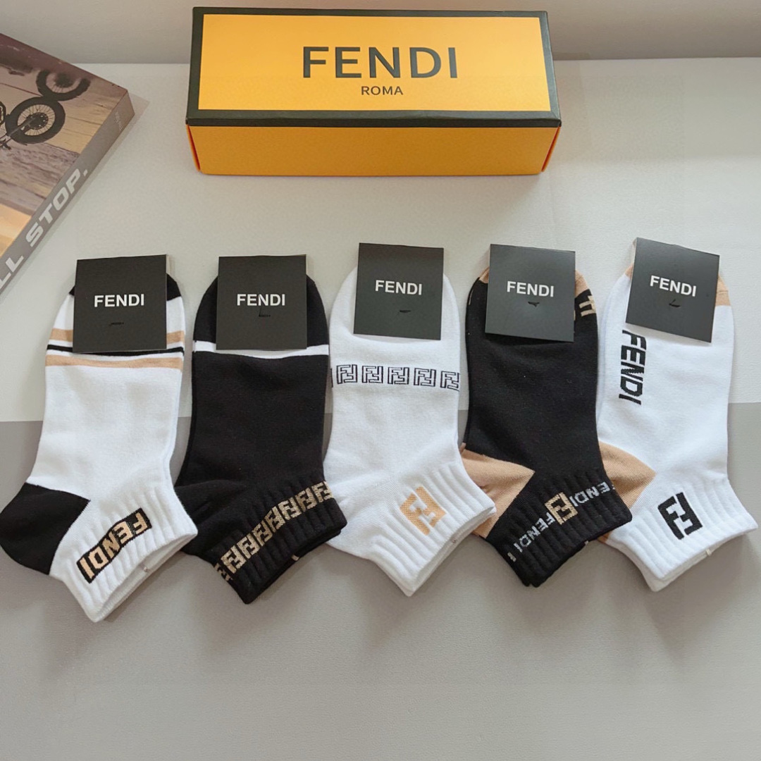 配包装（一盒5双）
FENDI  芬迪  字母双Ｆ爆款中筒袜，纯棉面料， 专柜同款 💓纯棉面料，实用好穿