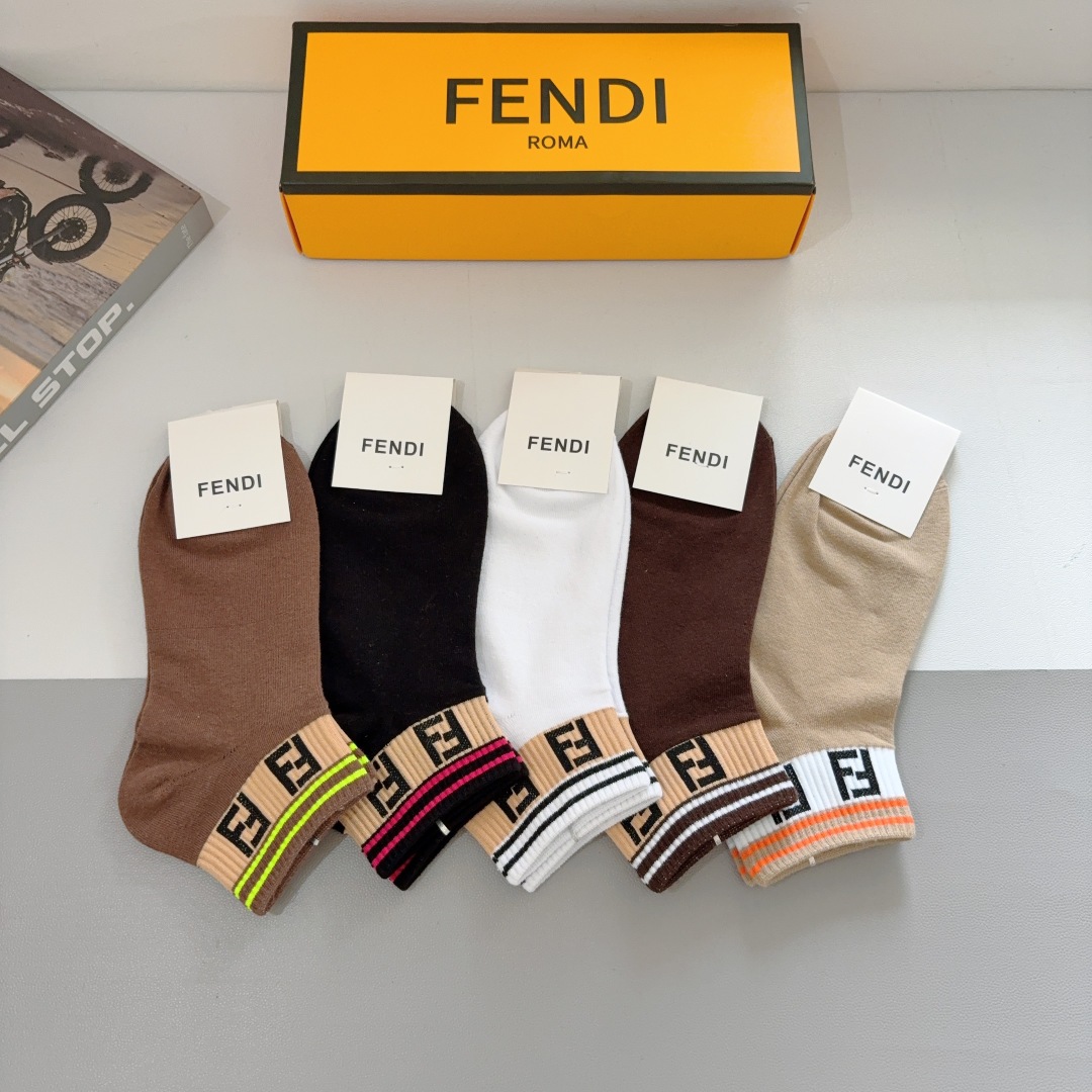 配包装（一盒5双）
FENDI  芬迪  经典双Ｆ字母短筒袜子、纯棉面料， 专柜同款 💓实用好穿 柔软透