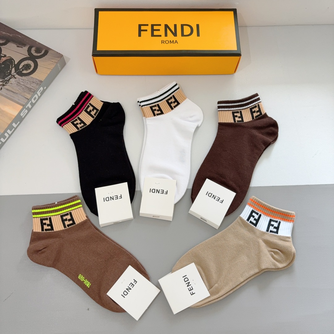 配包装（一盒5双）
FENDI  芬迪  经典双Ｆ字母短筒袜子、纯棉面料， 专柜同款 💓实用好穿 柔软透