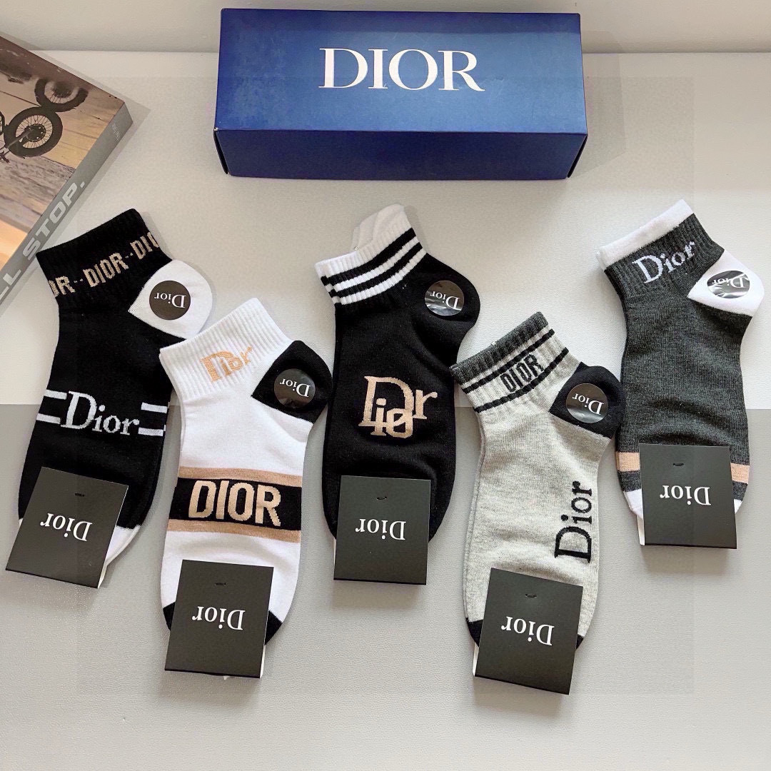 配包装（一盒5双）
Dior 迪奥 新款字母罗口短筒袜子！爆款字母专柜同步袜子，💛大牌出街，潮人必备。超