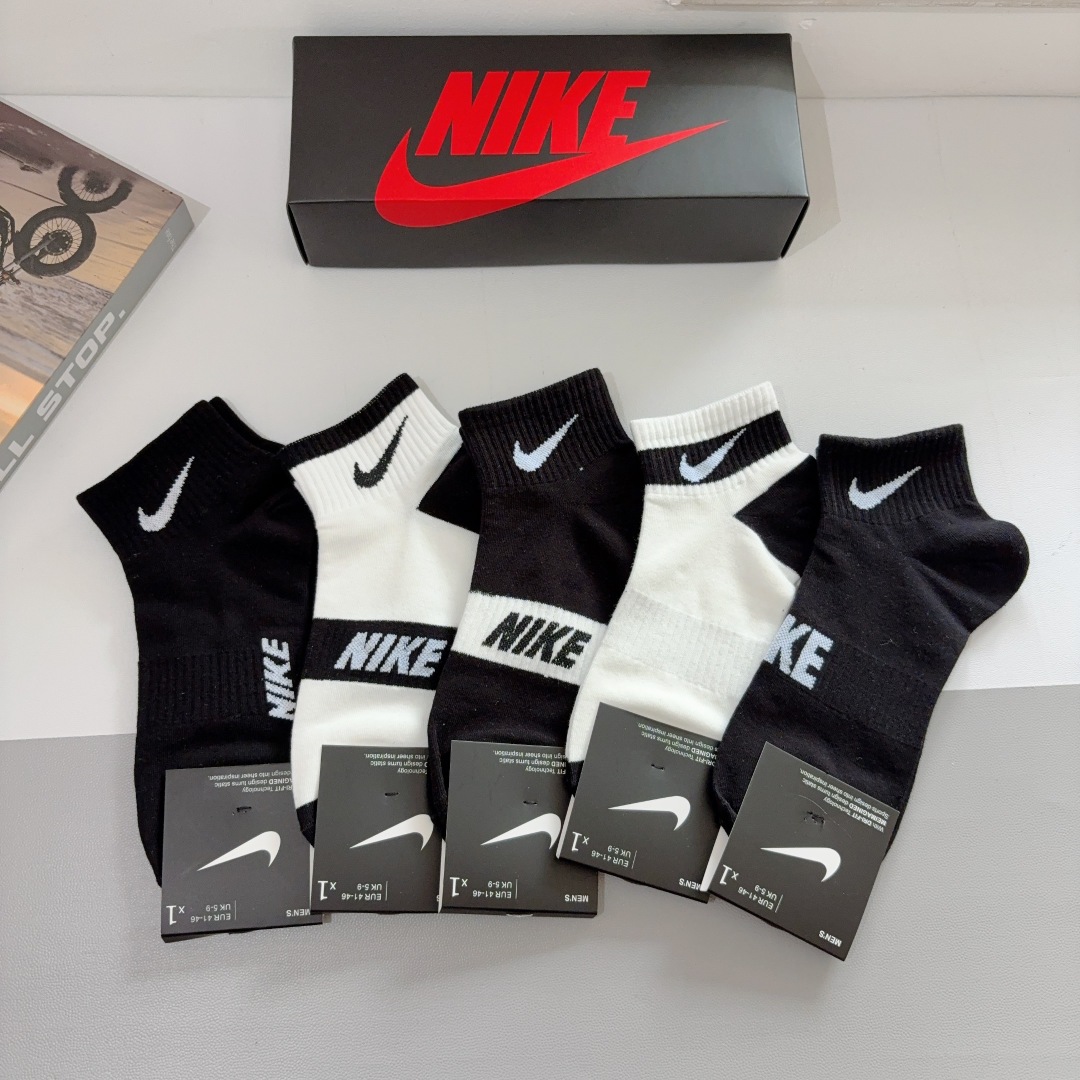 配包装（一盒5双）
新款 Nike/耐克 高版本短袜 精梳棉 专柜同步 高品质 抗菌防臭吸汗透气得意得意