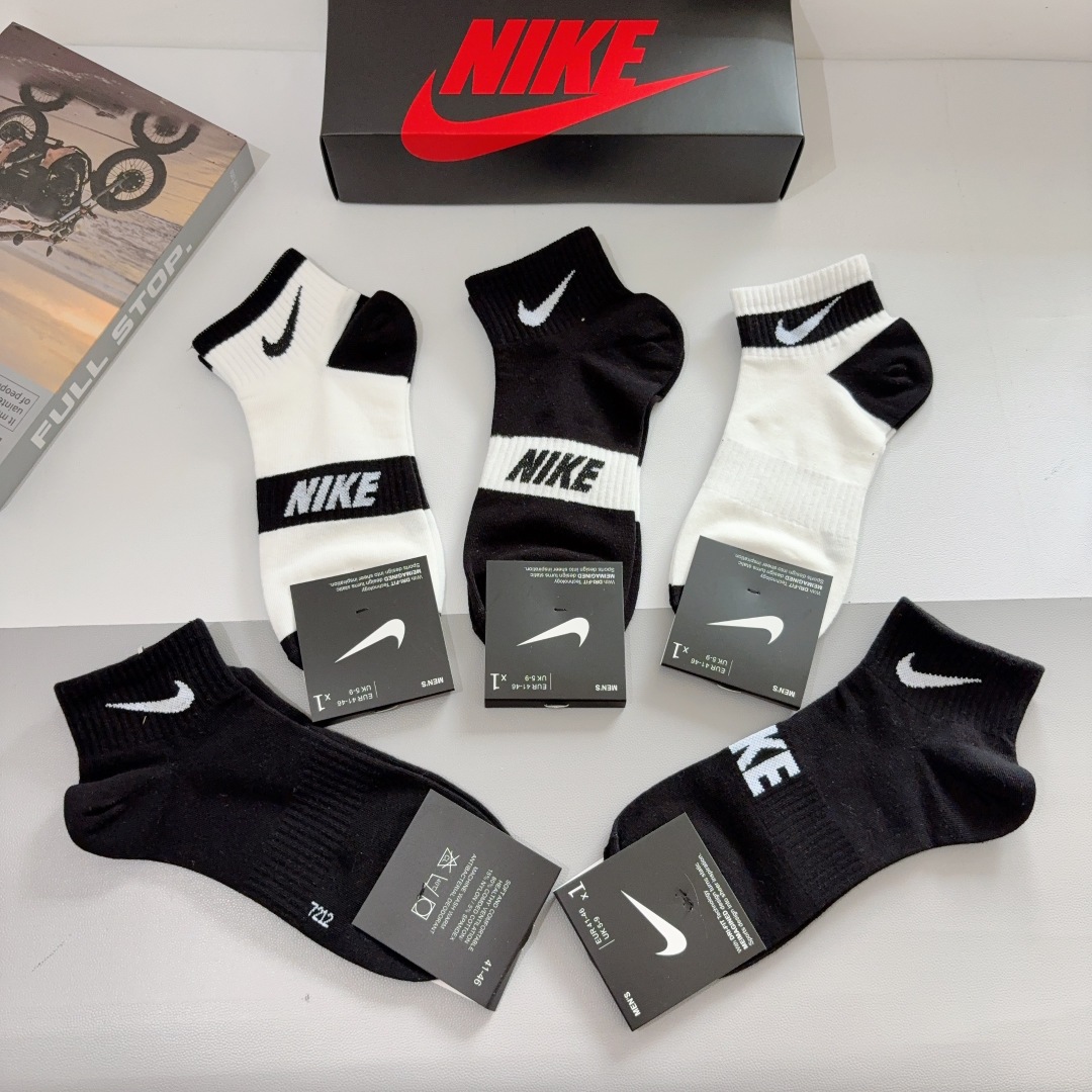 配包装（一盒5双）
新款 Nike/耐克 高版本短袜 精梳棉 专柜同步 高品质 抗菌防臭吸汗透气得意得意