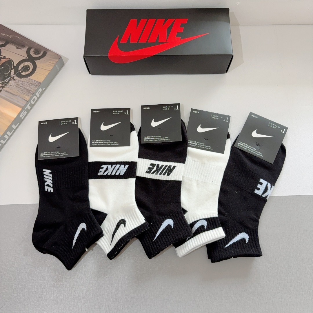 配包装（一盒5双）
新款 Nike/耐克 高版本短袜 精梳棉 专柜同步 高品质 抗菌防臭吸汗透气得意得意