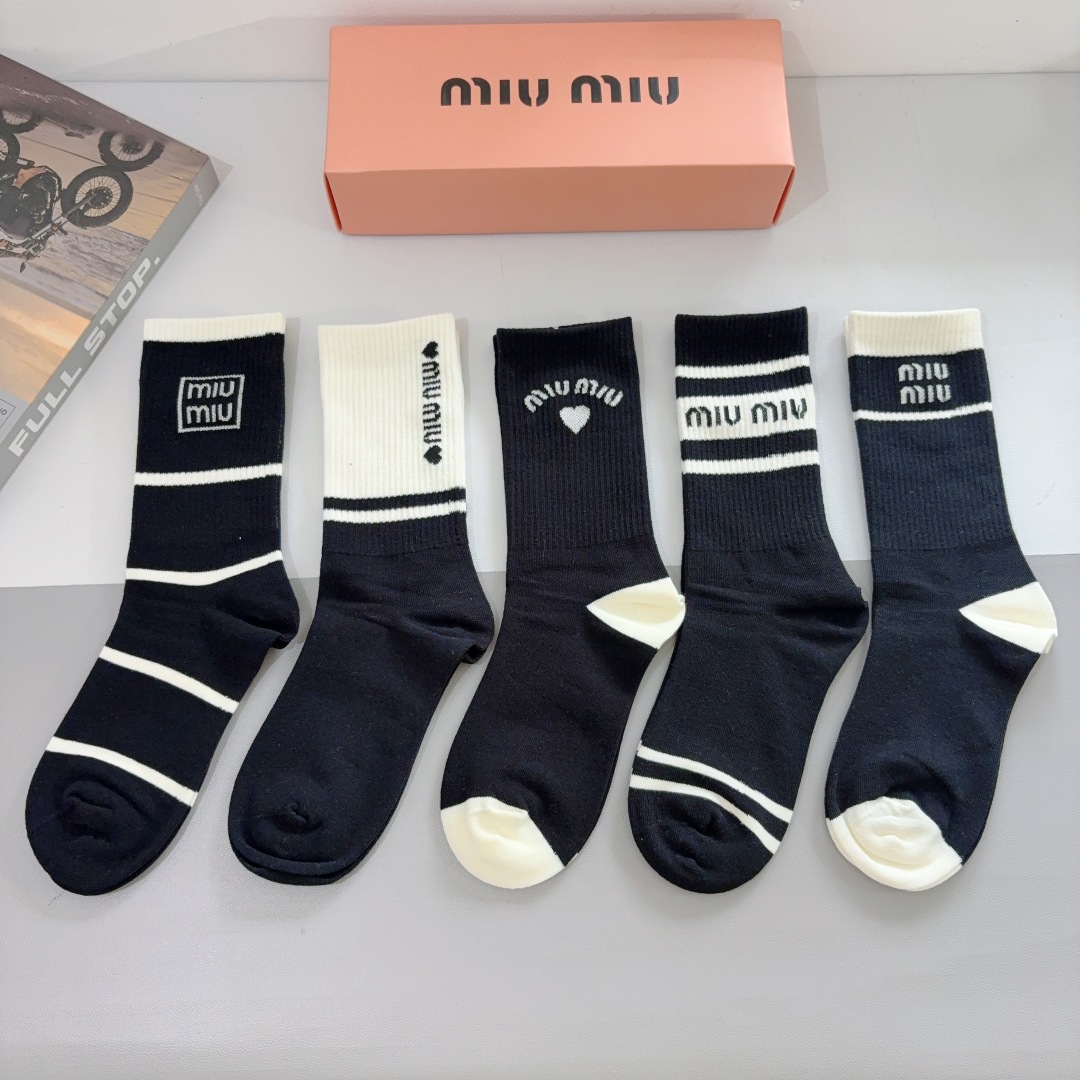 配包装【一盒5双】
miumiu · 缪缪 高品质。新款网红长筒袜子❗️ins明星网红推荐❗️火爆至极。