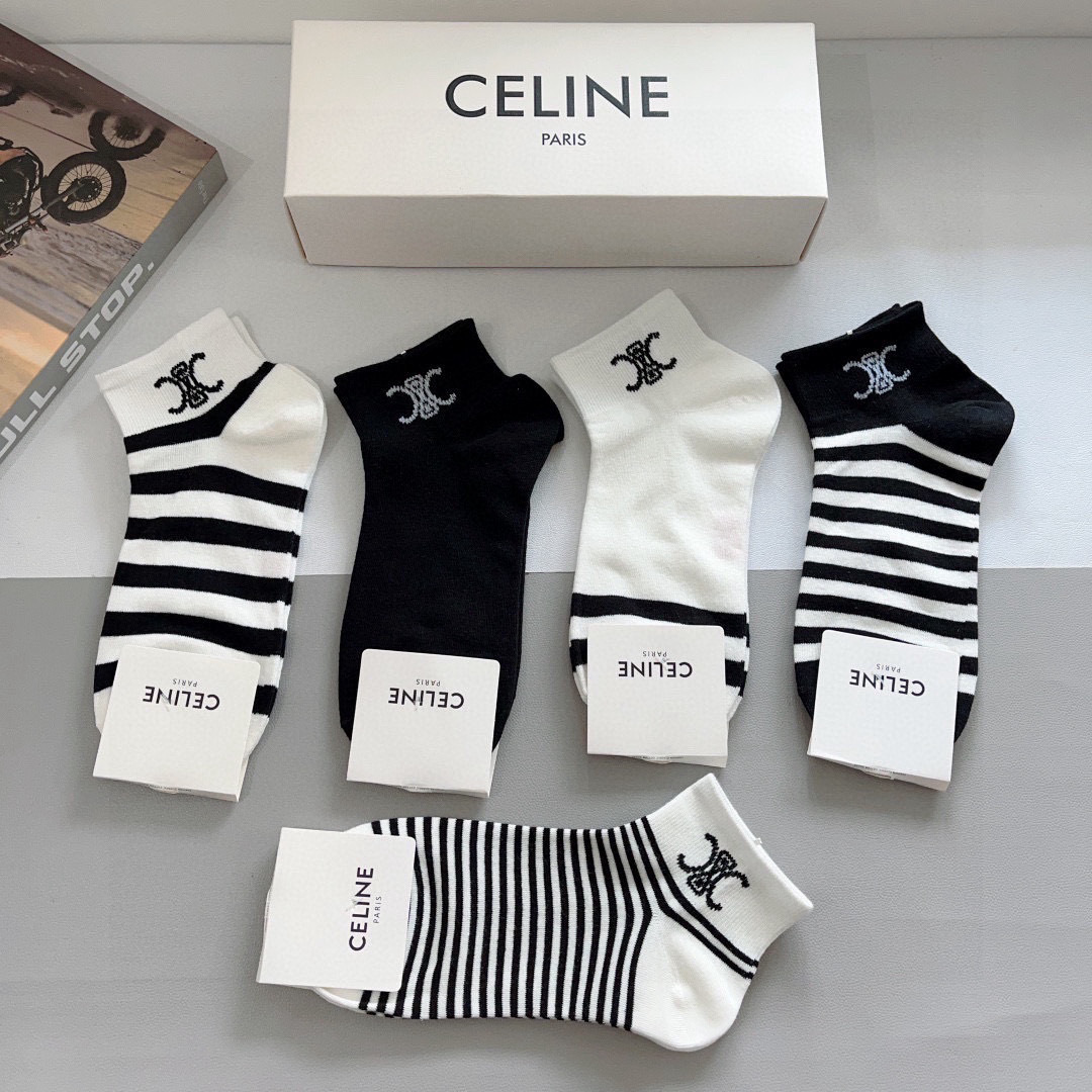 配包装（一盒5双）
CELINE  赛琳 新款船袜袜子！纯棉面料，专柜同 步中短筒袜子，💛大牌出街，潮人