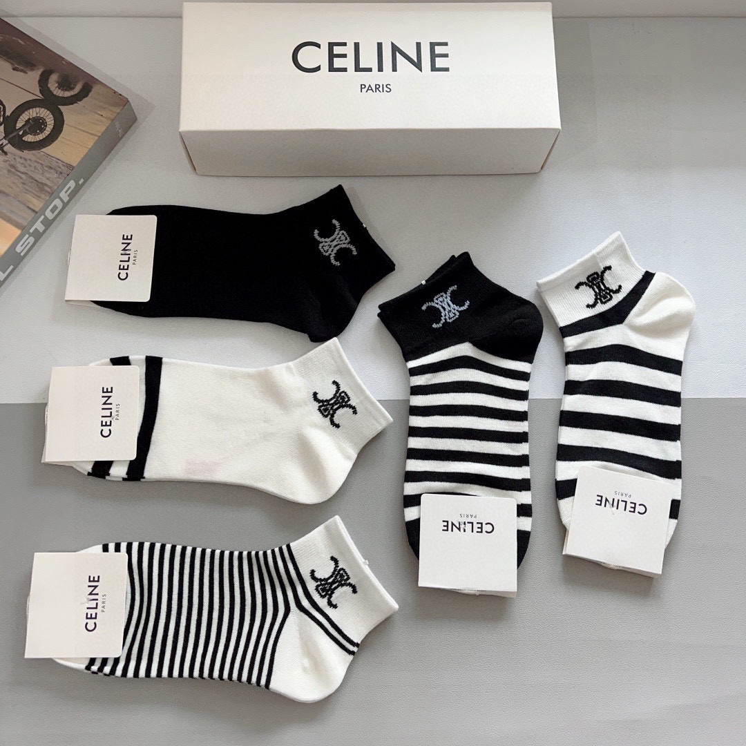 配包装（一盒5双）
CELINE  赛琳 新款船袜袜子！纯棉面料，专柜同 步中短筒袜子，💛大牌出街，潮人