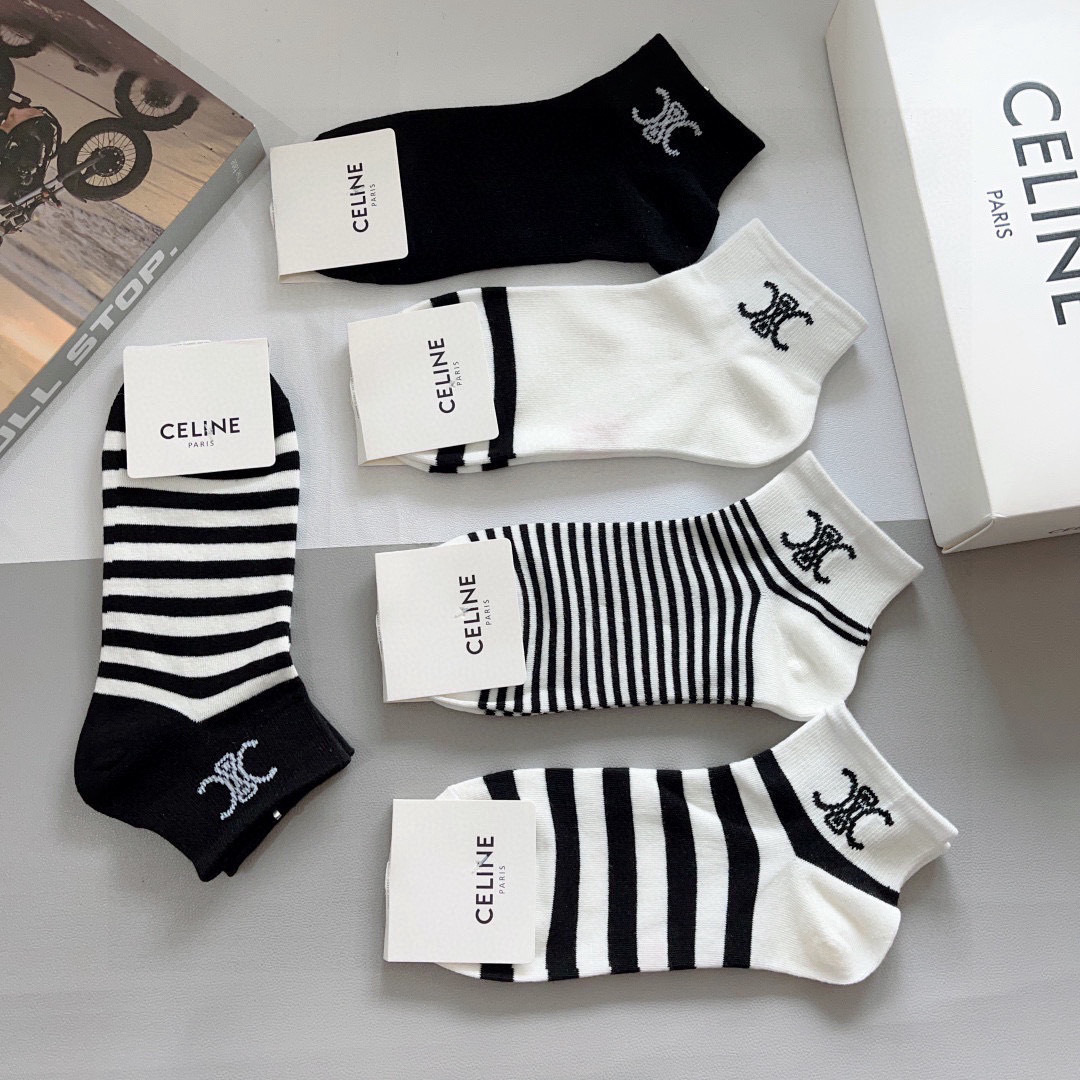 配包装（一盒5双）
CELINE  赛琳 新款船袜袜子！纯棉面料，专柜同 步中短筒袜子，💛大牌出街，潮人