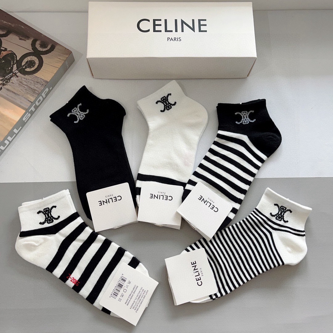 配包装（一盒5双）
CELINE  赛琳 新款船袜袜子！纯棉面料，专柜同 步中短筒袜子，💛大牌出街，潮人