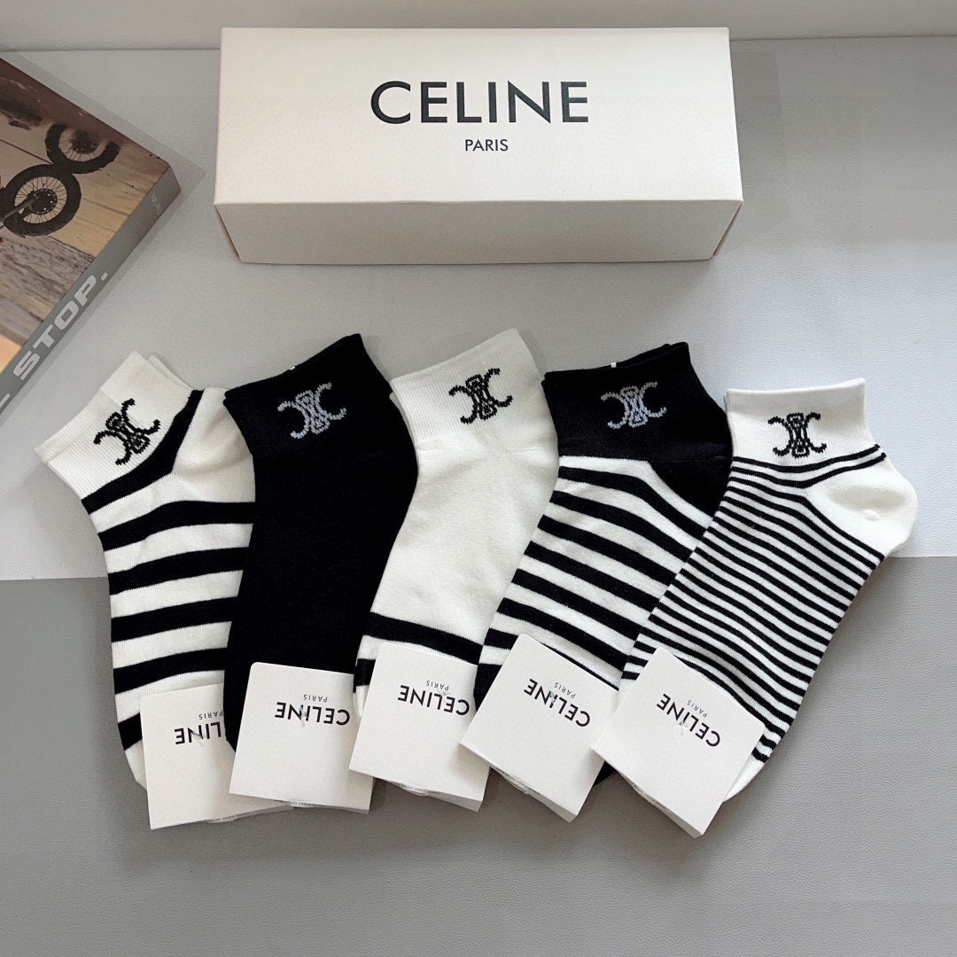配包装（一盒5双）
CELINE  赛琳 新款船袜袜子！纯棉面料，专柜同 步中短筒袜子，💛大牌出街，潮人