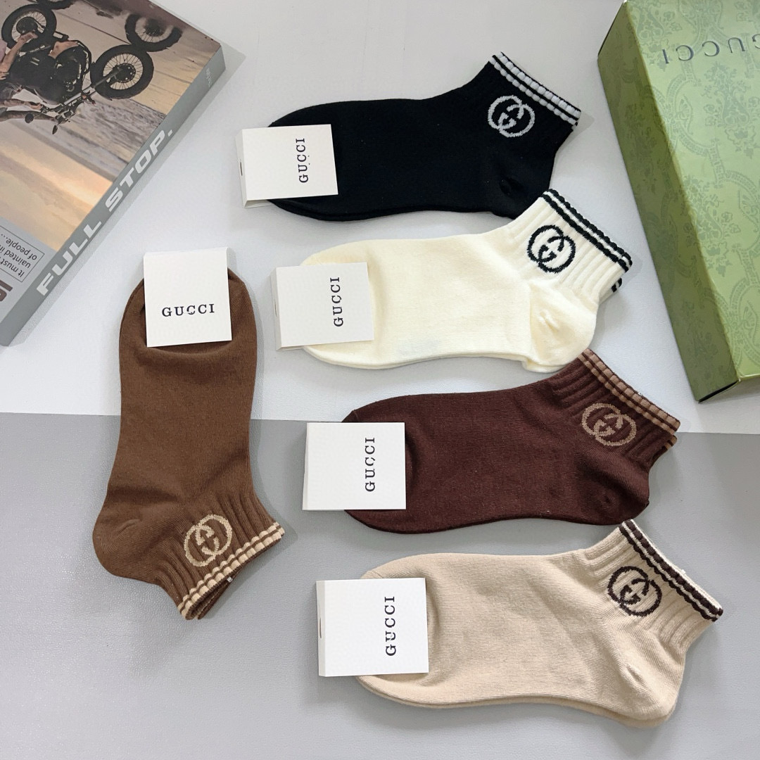 配包装（一盒5双） 
Gucci 古奇 ins超火爆小单品短款袜子，纯棉面料，潮人必备 ，Gucci 爆