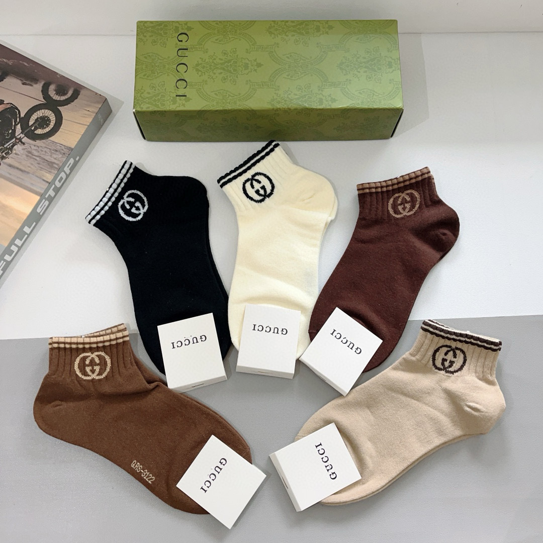 配包装（一盒5双） 
Gucci 古奇 ins超火爆小单品短款袜子，纯棉面料，潮人必备 ，Gucci 爆