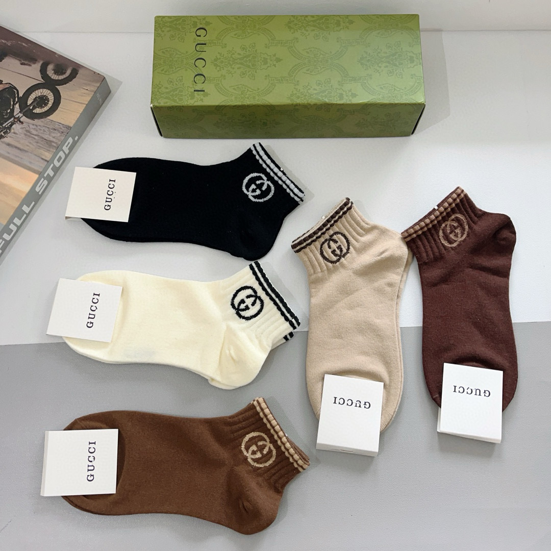 配包装（一盒5双） 
Gucci 古奇 ins超火爆小单品短款袜子，纯棉面料，潮人必备 ，Gucci 爆