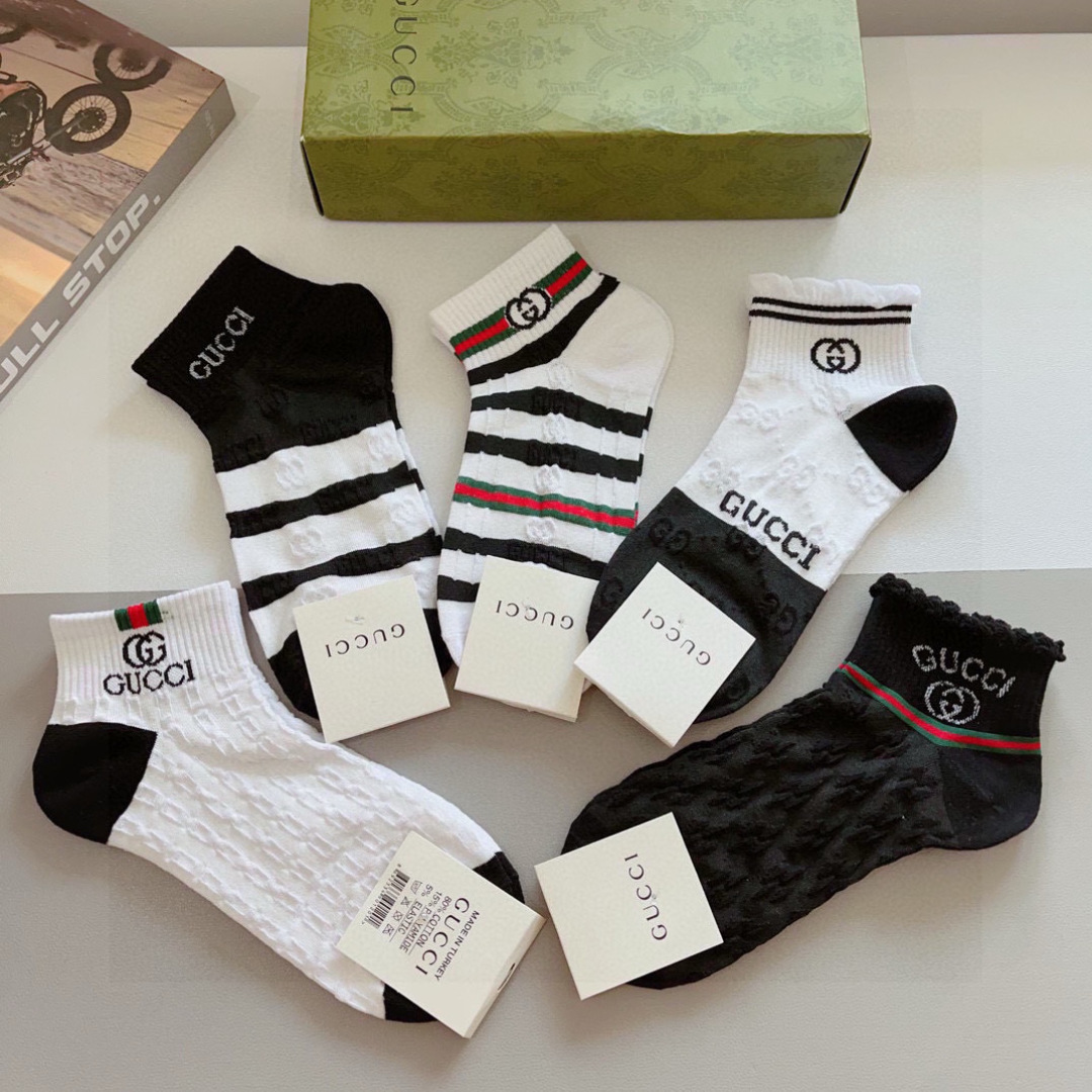 配包装（一盒5双）
GUCCI 古奇 2023新款中筒袜子！纯棉面料，火爆图案，专柜同步袜子，💛大牌出街