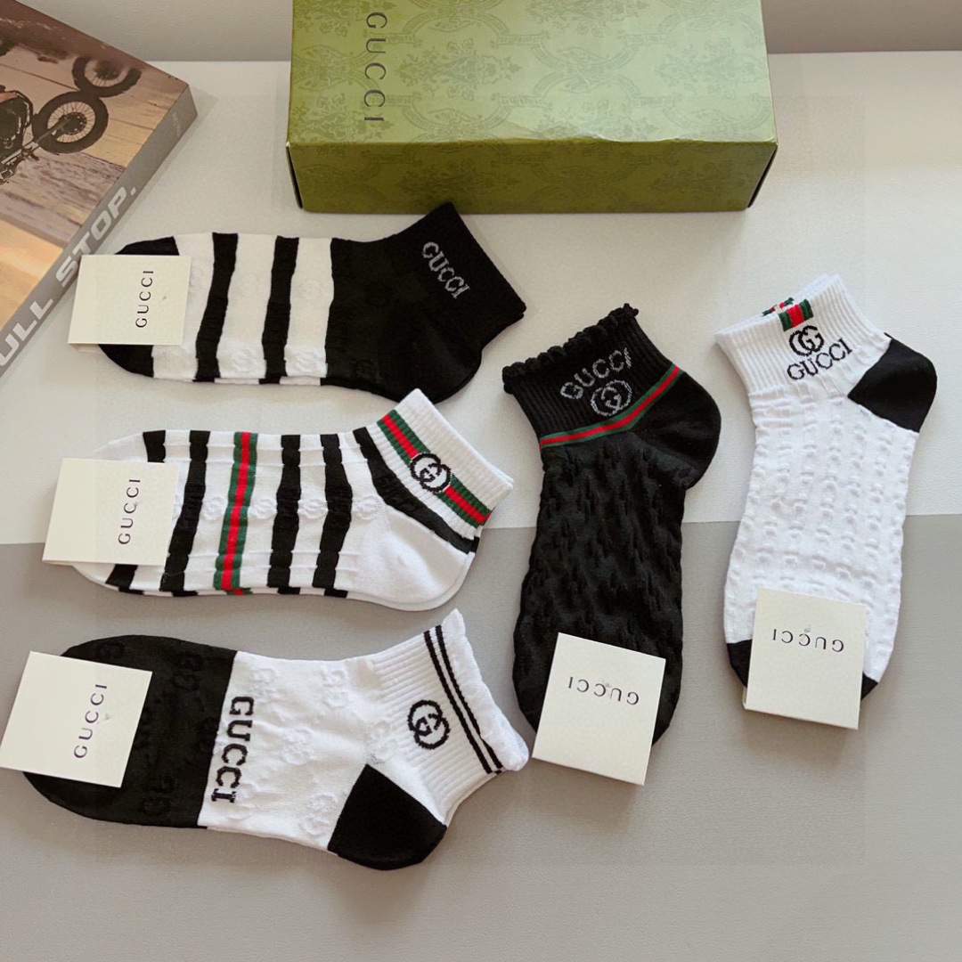 配包装（一盒5双）
GUCCI 古奇 2023新款中筒袜子！纯棉面料，火爆图案，专柜同步袜子，💛大牌出街