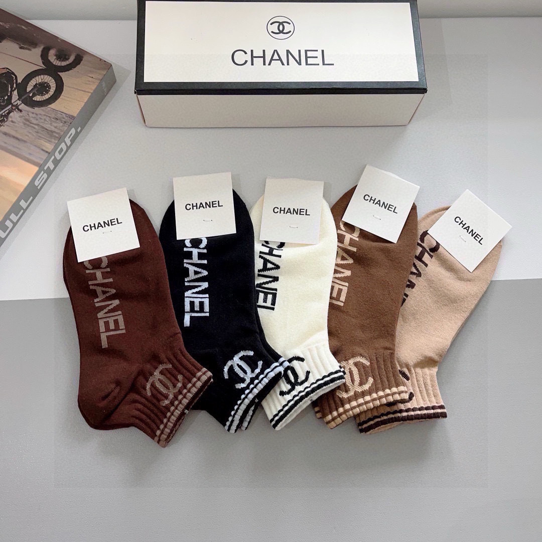 配包装（一盒5双）
CHANEL（香奈儿） 新款高端袜子！爆款字母专柜同步船袜 袜子 💛大牌出街，潮人必