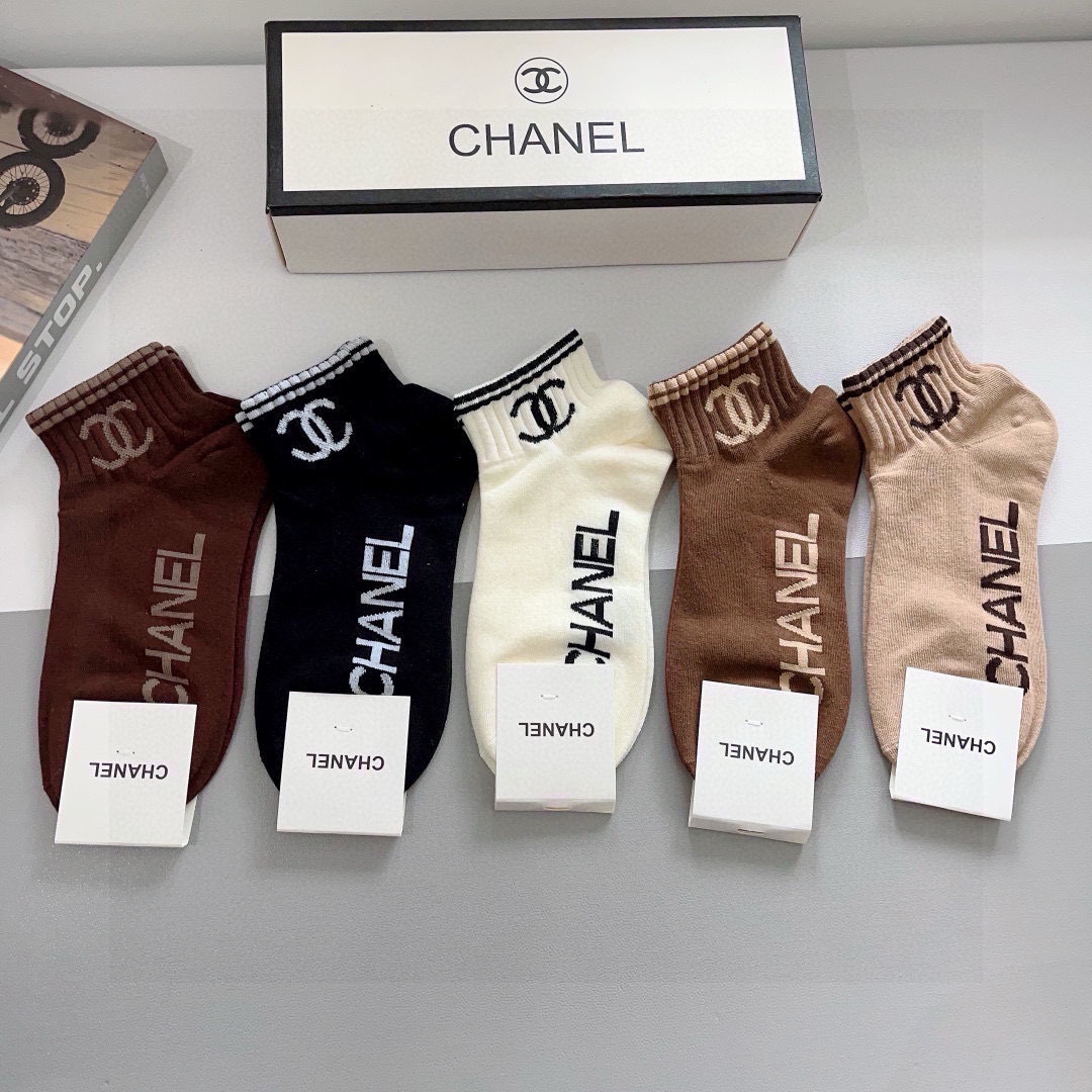 配包装（一盒5双）
CHANEL（香奈儿） 新款高端袜子！爆款字母专柜同步船袜 袜子 💛大牌出街，潮人必
