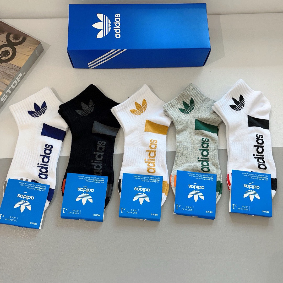 配包装（一盒5双）
🆕Adidas · 阿迪达斯高端字母男款袜子，新款三叶草纯棉面料，经典字母logo船