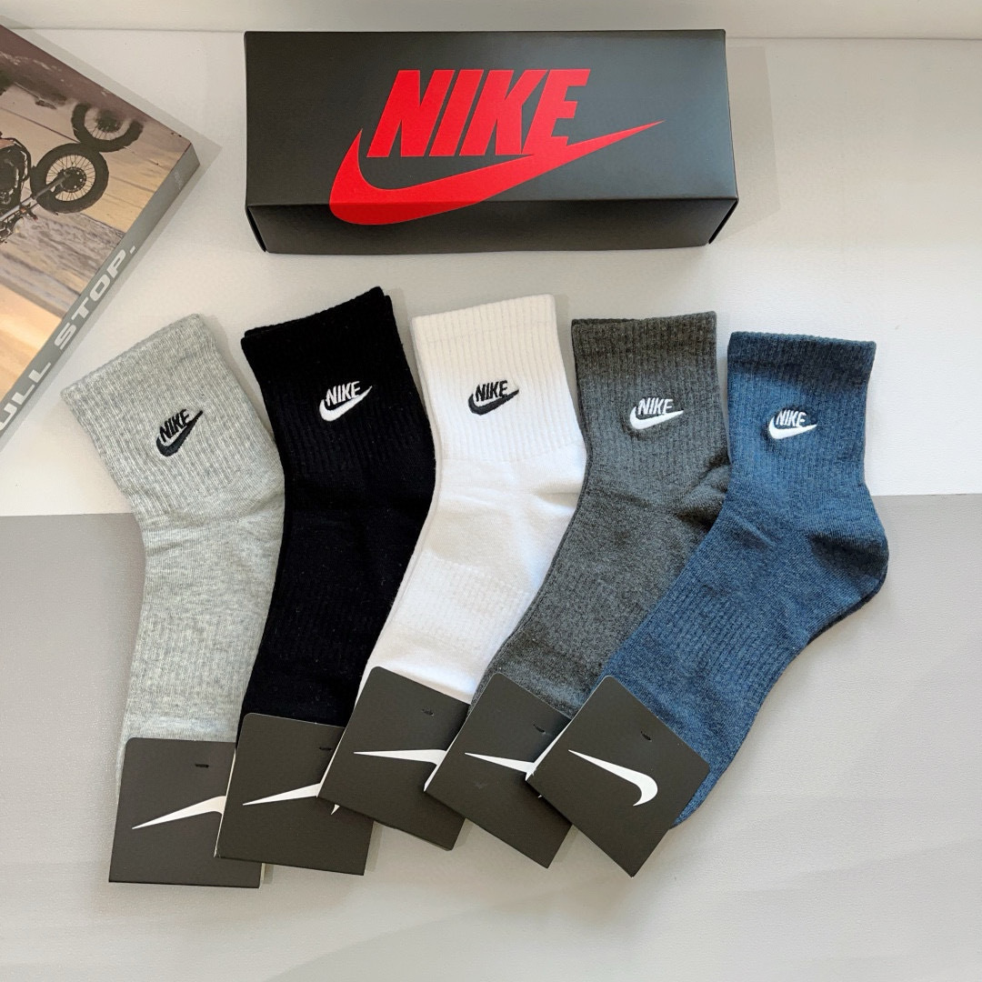 配包装（一盒5双）
新款 Nike/耐克 高版本刺绣加厚中筒短袜 超柔软面料 专柜同步男款袜子 抗菌防臭
