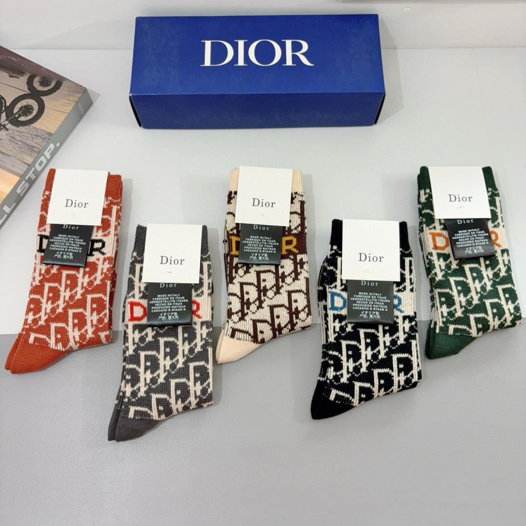配包装（一盒5双）
Dior 迪奥 新款小腿袜子！双针双路高版本面料，火爆Ｄ图案，专柜同步长筒袜子，💛大