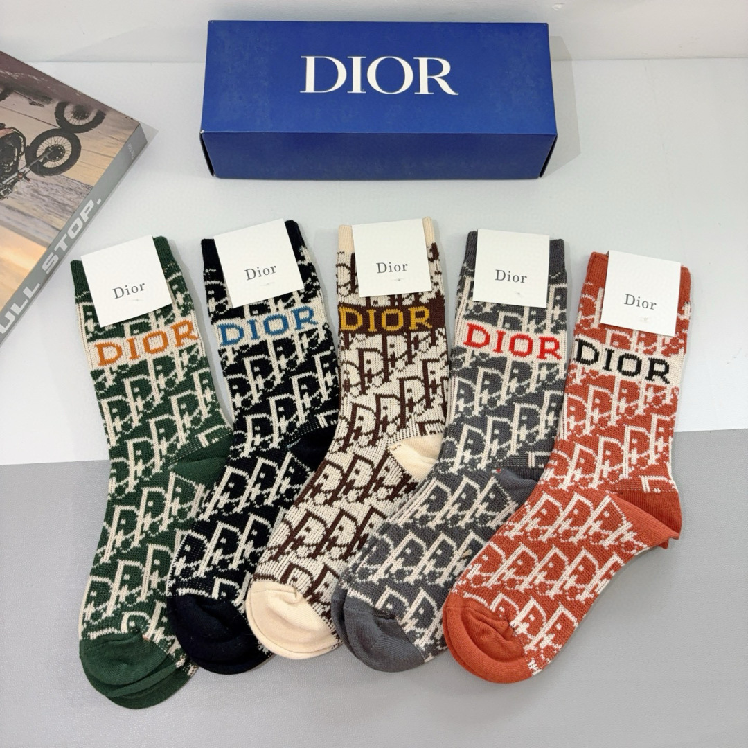 配包装（一盒5双）
Dior 迪奥 新款小腿袜子！双针双路高版本面料，火爆Ｄ图案，专柜同步长筒袜子，💛大