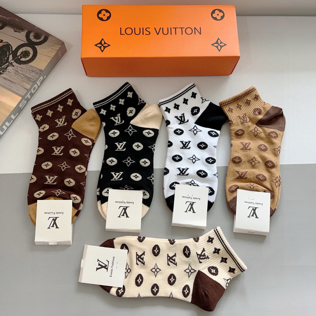 配包装（一盒5双）
 🌟 LV 路易威登 超火纯棉面料船袜，经典字母logo袜子，个性时尚百搭款，你值得