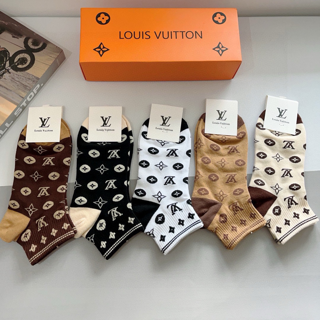 配包装（一盒5双）
 🌟 LV 路易威登 超火纯棉面料船袜，经典字母logo袜子，个性时尚百搭款，你值得