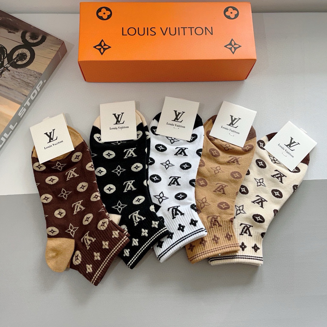 配包装（一盒5双）
 🌟 LV 路易威登 超火纯棉面料船袜，经典字母logo袜子，个性时尚百搭款，你值得