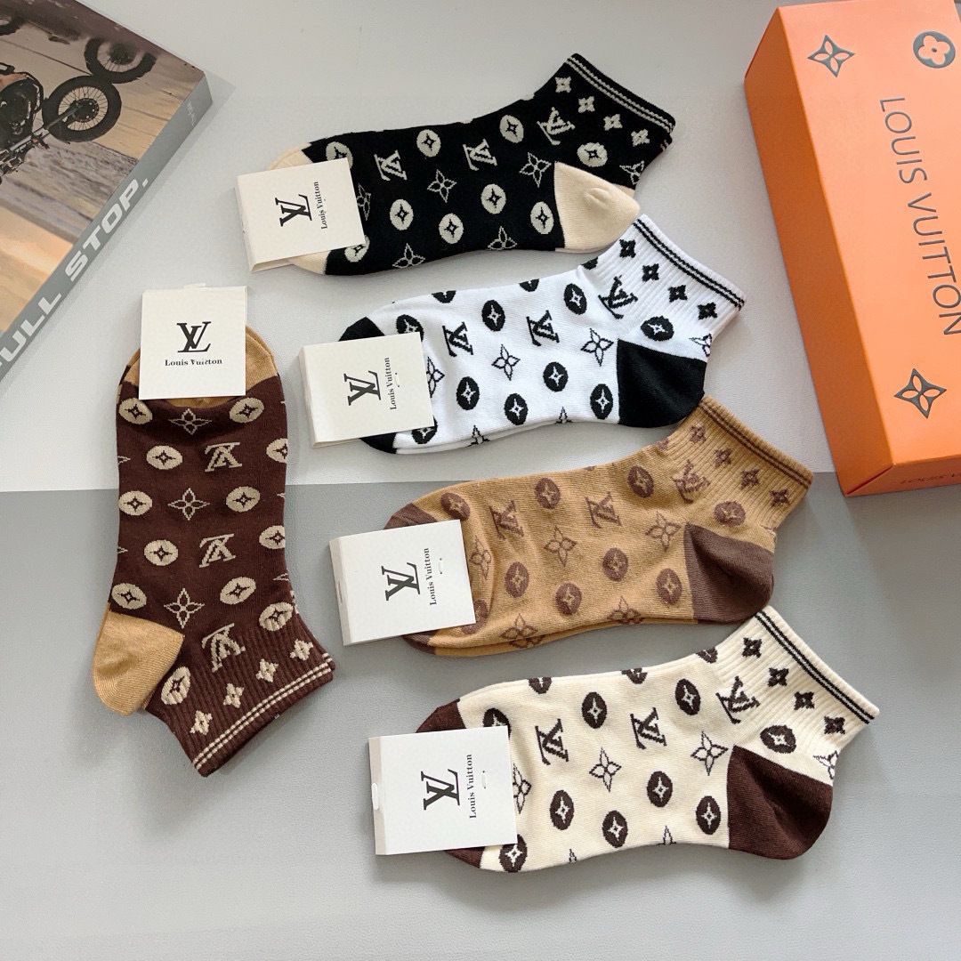 配包装（一盒5双）
 🌟 LV 路易威登 超火纯棉面料船袜，经典字母logo袜子，个性时尚百搭款，你值得