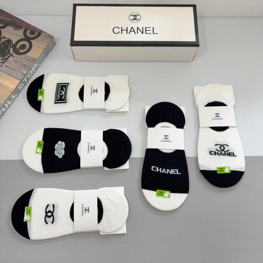 配包装（一盒5双） 
🌟 CHANEL （香奈儿）新款竹棉透气船袜，潮人必备款袜子 超柔软材质，舒适透气