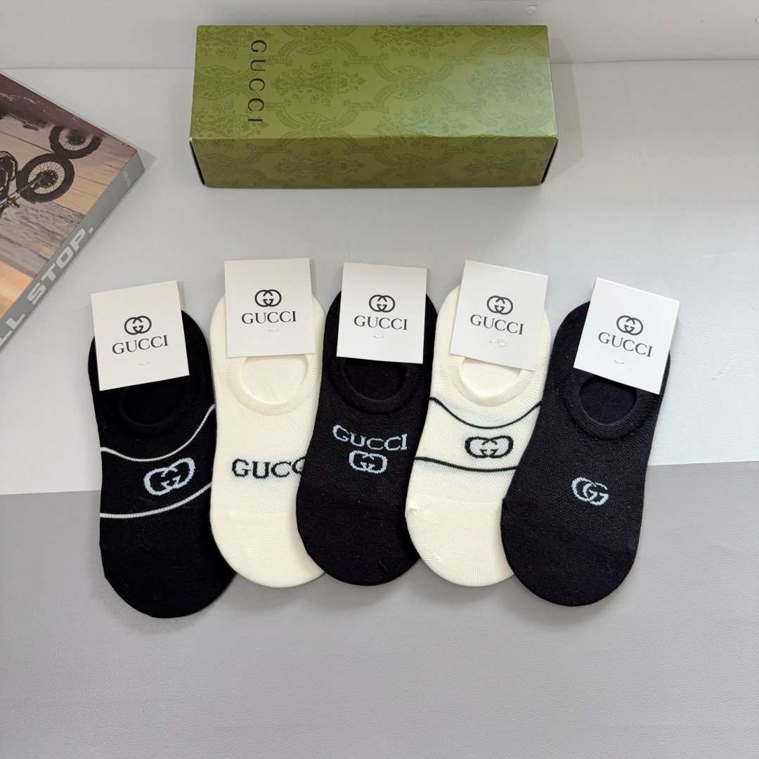配包装（一盒5双） 
Gucci 古奇 ins超火爆小单品袜子，纯棉面料，潮人必备 ，经典双G袜，个性时