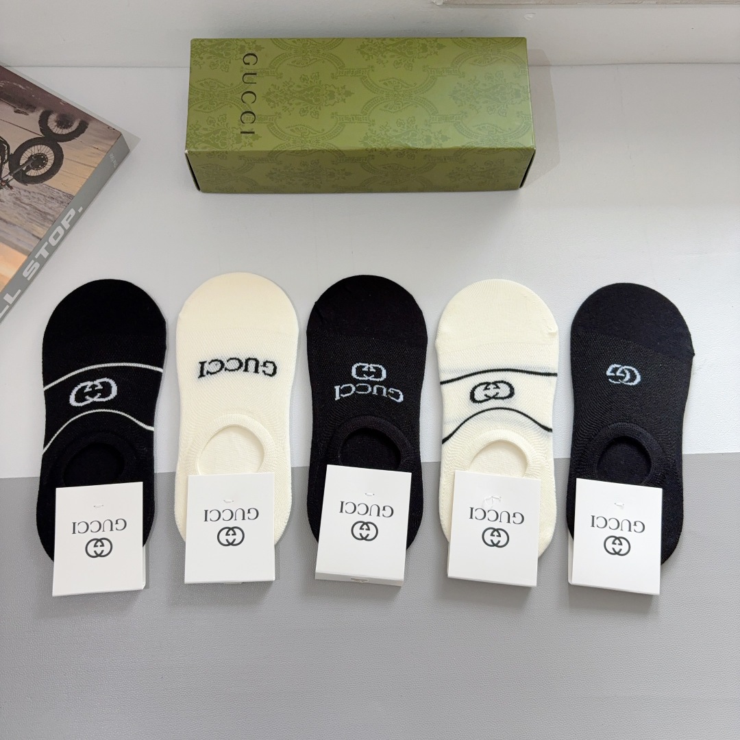 配包装（一盒5双） 
Gucci 古奇 ins超火爆小单品袜子，纯棉面料，潮人必备 ，经典双G袜，个性时