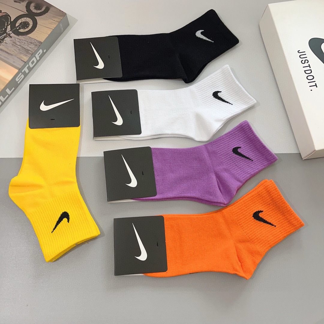 配包装（一盒5双）
新款 Nike/耐克 中筒袜 精梳棉 专柜同步 高品质 抗菌防臭吸汗透气得意得意