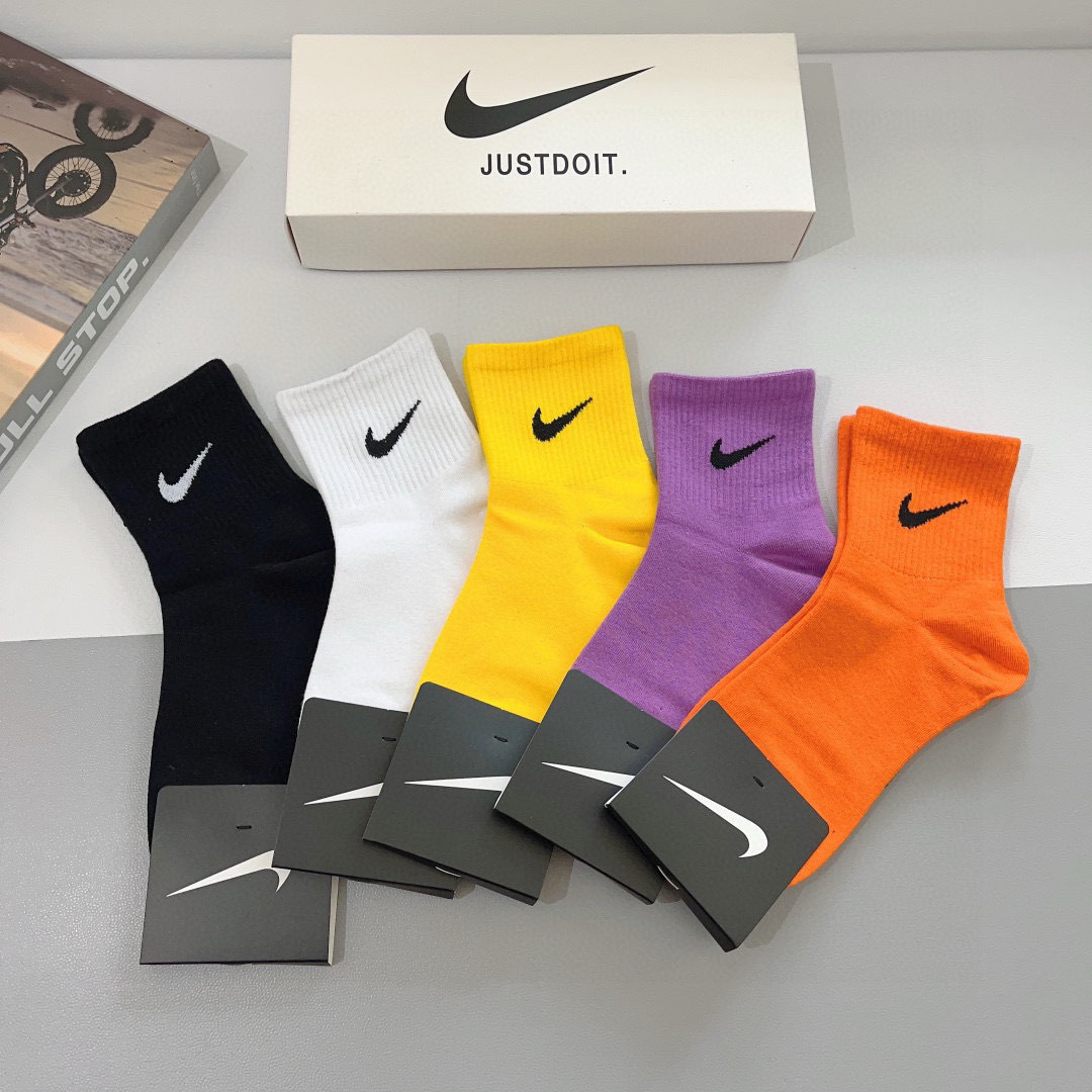 配包装（一盒5双）
新款 Nike/耐克 中筒袜 精梳棉 专柜同步 高品质 抗菌防臭吸汗透气得意得意