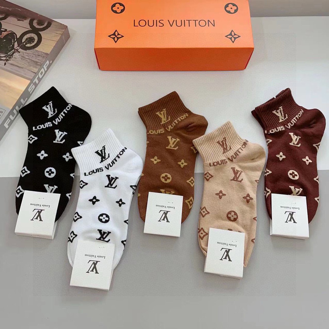 配包装（一盒5双） 🌟 LV 路易威登 超火爆小单品，纯棉面料，潮人必备 爆款，经典字母logo中筒袜，