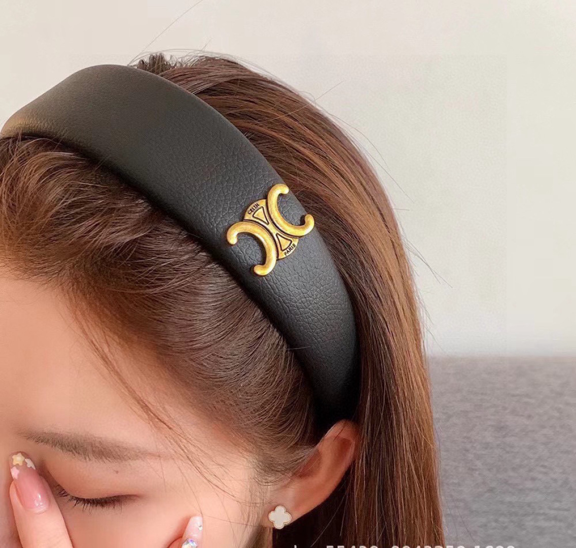 NO:301705,Packaging CELINE's new lychee pattern headband is comfortable to wear, and it is a must-have headband!  Very fashionable and versatile!  A must-have goddess!  celebrity style. Hairpins, hairpins, celine, celine, hairpins19860909配包装 CELINE（赛琳）新款荔枝纹发箍,佩戴舒适无压力,造型搭配必备头箍！非常时尚百搭！女神必备！名媛范儿.发夹,发夹,celine,celine,hairpins,accessory