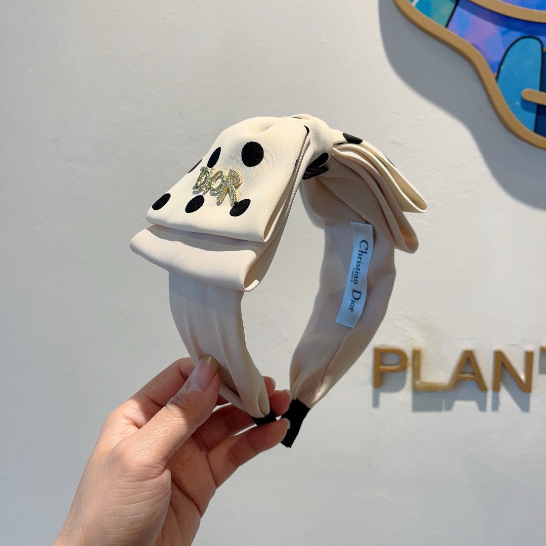 NO:301717,Packaging Dior (Dior) Popular new bow polka dot headband, original counter stock, let your charm bloom, the fresh lady style makes fashion simpler. Hairpins, hairpins, dior, dior, hairpins19860909配包装 Dior（迪奥） 火爆新款蝴蝶结波点发箍,专柜原单货,让你的魅力绽放 清新淑女范让时尚更简单.发夹,发夹,dior,dior,hairpins,accessory