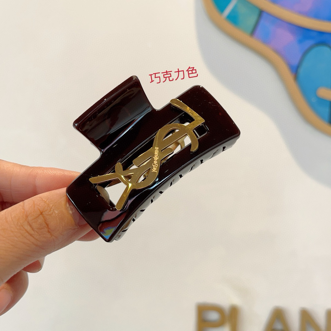 NO:301548,Packaged by Saint Laurent, a new counter duckbill clip, original single product, simple and versatile, a must-have for trendy women, super high-end!  hairpins, hairpins, saint laurent, hairpins19860909配包装 圣罗兰 新款专柜鸭嘴抓夹,原单货,简约百搭,潮女必备品,超级的高大上！发夹,发夹,saint laurent,hairpins,accessory