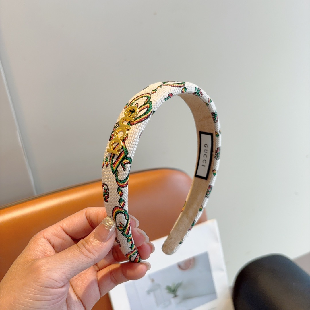 NO:301563,Packaged by Gucci classic new headband, goddess must-have headband, fashionable and trendy versatile style!  Multi-color shipment...hairpins, hairpins, gucci, hairpins19860909配包装 Gucci古奇 经典新款发箍,女神必备单品头箍,时尚潮流百搭款！多色出货...发夹,发夹,gucci,hairpins,accessory