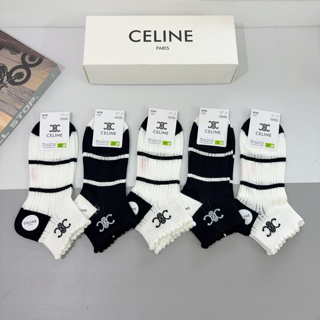 配包装（一盒5双）
CELINE  赛琳 新款船袜！竹棉面料，专柜同步短筒袜子，💛大牌出街，潮人必备。超